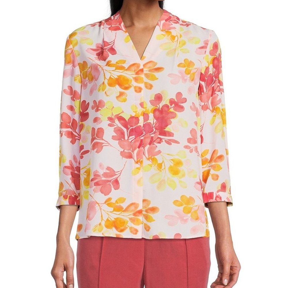 INVESTMENTS CAROLINE SIGNATURE FLORAL V-NECK 3/4 SLEEVE TOP